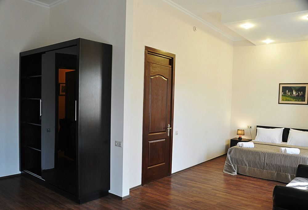 Gold Star Hotel Τυφλίδα Εξωτερικό φωτογραφία