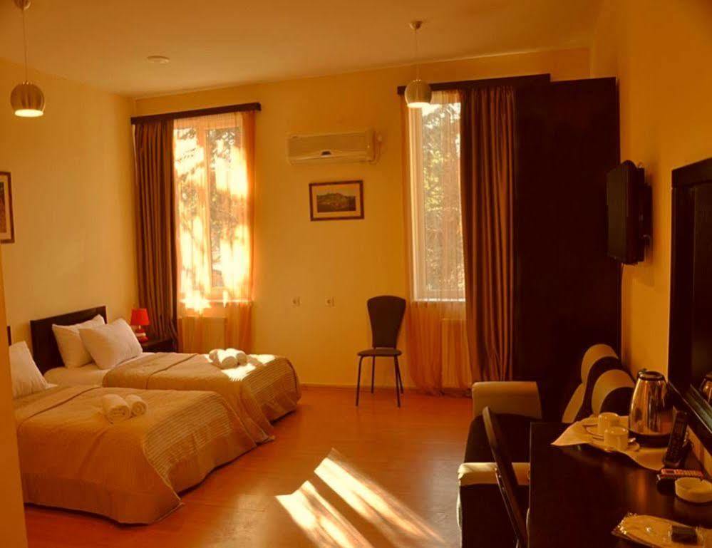 Gold Star Hotel Τυφλίδα Εξωτερικό φωτογραφία